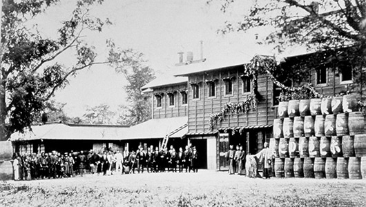 A commemorative photo taken at the opening ceremony for the Kaitakushi Beer Brewery
