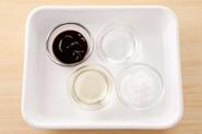 子ども向けには、甘めのみそ味にアレンジしてもいいですね。材料の中から一味唐辛子を省き、みその替わりに甜麺醤大さじ2を加えましょう。