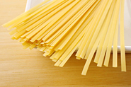 パスタはお好みのものでOK。平打ちタイプのフィトチーネでもよく合います。
