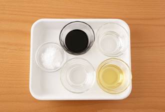 わりしたの材料を混ぜ合わせる。