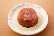 プリン型など、小さい型で作ってもきれいです。1人分の前菜にぴったり。