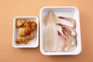 チリソースは万能調味料！イカやえびでも同様に作れます。唐揚げと組み合わせてもおいしいですよ。