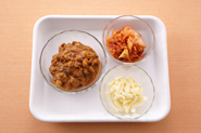 具はお好みで色々楽しめます。　キーマカレーを入れたり、白菜キムチ＆ピザ用チーズも相性バツグンです。