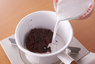 鍋にAを入れて混ぜ、火にかける。煮立ったら中火で2分ほど煮て、ライム果汁を加えて火を止める。