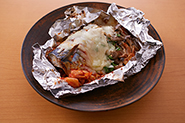 ピザ用チーズを適量かけて焼いてもよいでしょう。チーズが溶けてキムチの辛みもマイルドになります。