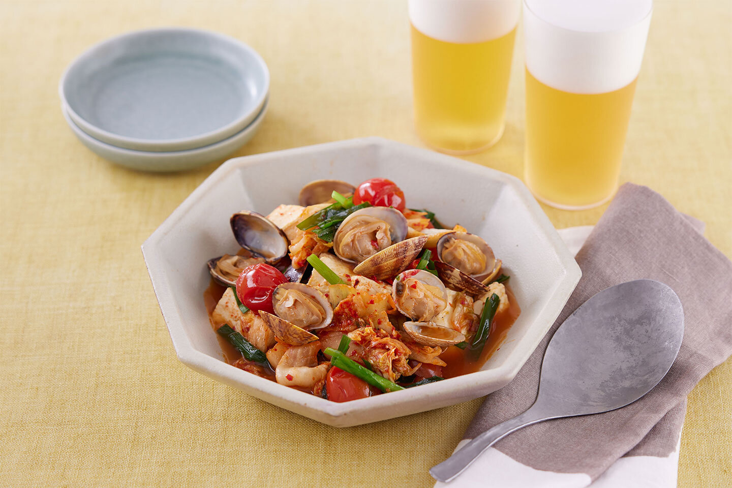 あさりと夏野菜のキムチレンジ蒸し