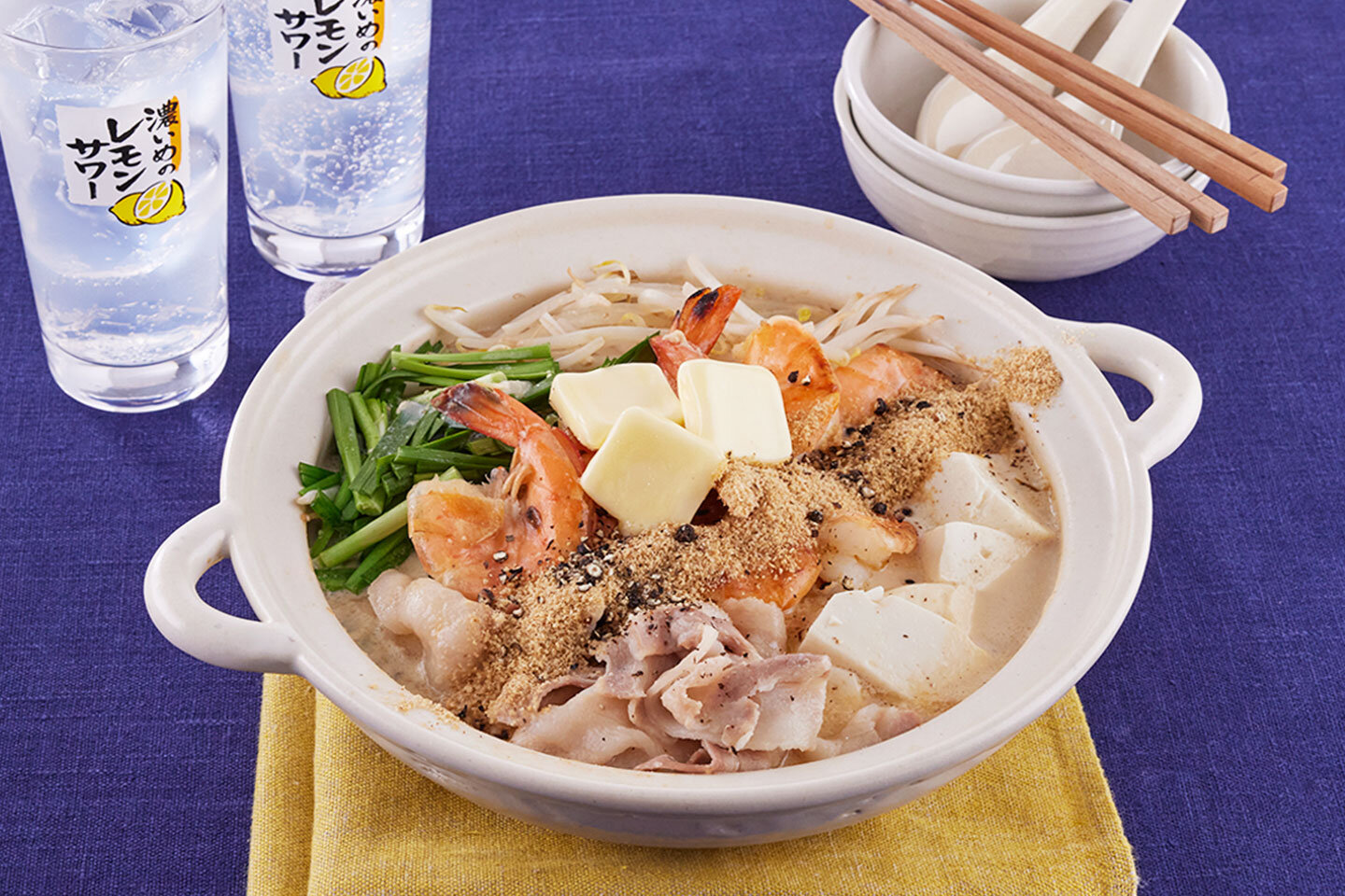 バターで濃厚!エビの豆乳味噌鍋